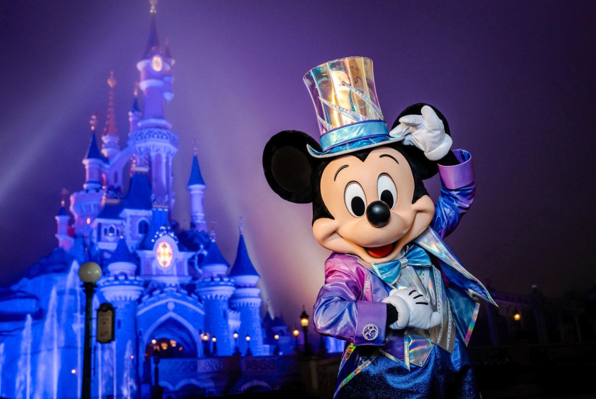 Dealabs's tweet photo. 🚀
Encore un deal de malade pour les séjours à Disneyland 👇 
➡️ https://t.co/jw43GxieuM ⬅️ https://t.co/PXuLyuHDjX