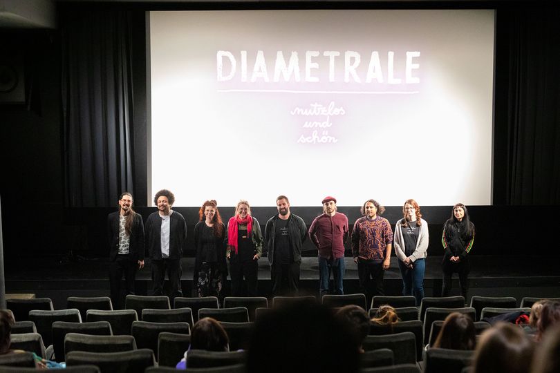 „Das ist so eine klassische Genese einer Kulturinitiative. Da willst du einen einzigen Film zeigen, und plötzlich hast du 1.000 Stunden Arbeit im Jahr." (David Prieth)

Freie Kulturarbeit for No Reason – Delia Salzmann spricht mit dem DIAMETRALE-Team: bit.ly/3UT8oSR