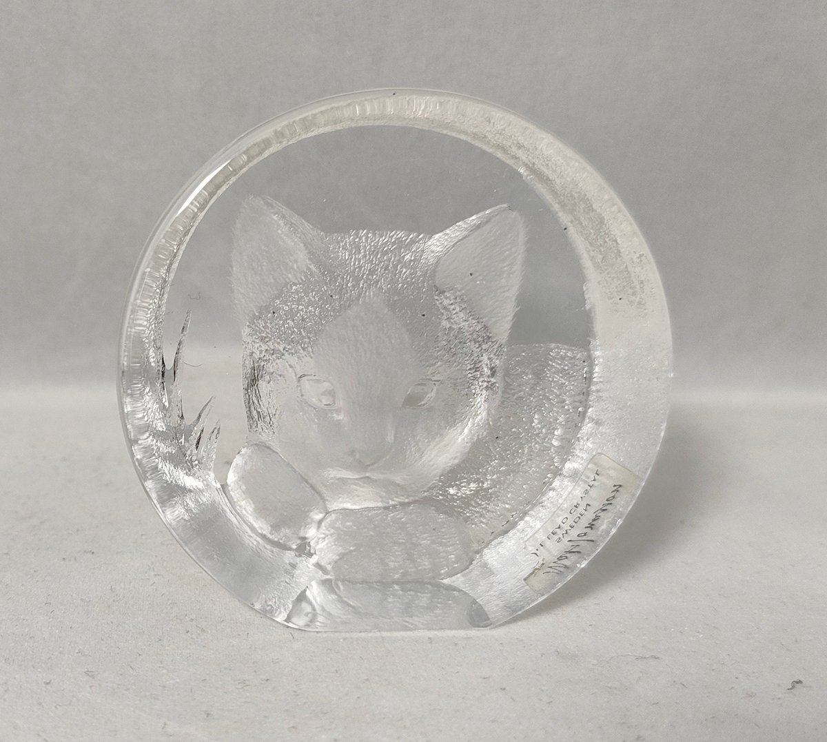 Excited to share the latest addition to my #etsy shop: Collectable Small Mats Jonasson Crystal Intaglio Kitten Paperweight etsy.me/3MUnC8o #intaglioglass #matsjonasson #glasspaperweight #swedishglass #crystal #silverdragonfinds