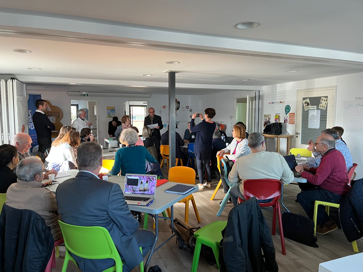 Udaf48's tweet photo. Développement de la vie associative : réunion régionale avec les #Udaf, l’#Uraf Occitanie et l’#Unaf. Un moment de partages, échanges, avec des pistes de travail et de développement. https://t.co/cIOoxeucwC