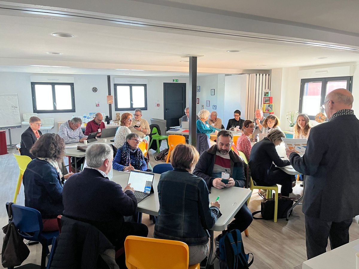 Udaf48's tweet photo. Développement de la vie associative : réunion régionale avec les #Udaf, l’#Uraf Occitanie et l’#Unaf. Un moment de partages, échanges, avec des pistes de travail et de développement. https://t.co/cIOoxeucwC