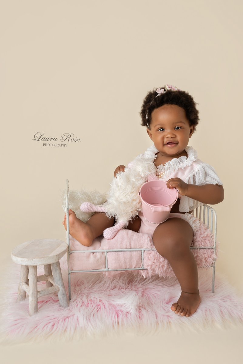 laurarosefotos's tweet photo. Content, Happy Baby.. She Loved Playing With Her Props 🌺

#milestone #milestonesession #milestonephotography #1stbirthday #1stbday #birthday #babyphotography #babyphotographer #sandtonbabyphotographer #johannesburgbabyphotographer #laurarosephotography #iamnikon #ExistInPhotos https://t.co/TLT5Nnp26u
