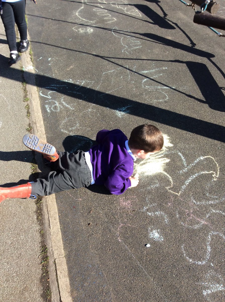 GarswoodNursery's tweet photo. Our outdoor provision this morning 💜 #qualityresourcesmeanqualityoutcomes #independentchoice https://t.co/b13OpsB7w5