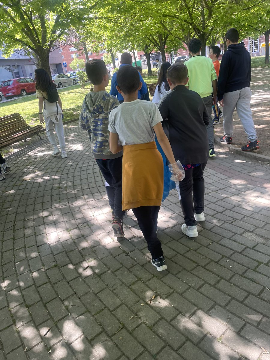 Gran recolección chicos!!! Enhorabuena todos los Centros del barrio, hemos recogido mucha basura. Por una Tierra más limpia y sostenible!! Entre todos podemos!!! <a href="/educacyl/">Educación JCyL</a> <a href="/PajarillosEduca/">Pajarillos Educa</a>