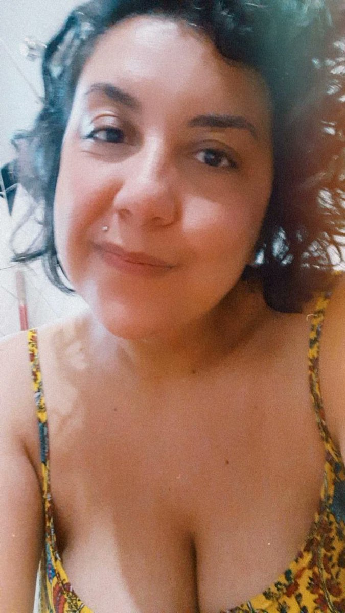 Nikkis_hotwife's tweet photo. Bom dia!! De camisola e já postando por aqui !!! https://t.co/IVSboF1FJn