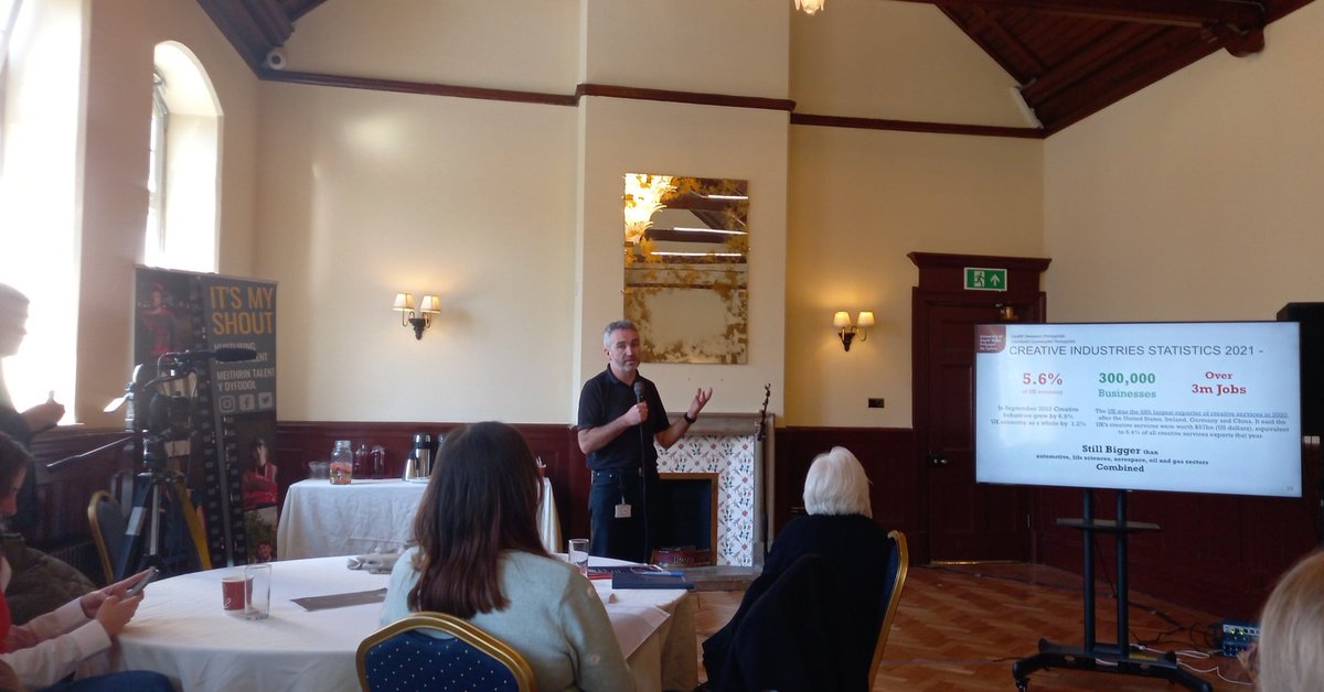 llannerch's tweet photo. Dyma Rhys Bebb o @ScreenAllianceW Wales yn darparu crynodeb economaidd dros y diwydiant ar ran @aCapitalRegion
#ChangeYourFocus #NewidEichFfocws https://t.co/FInzSHqDVA
