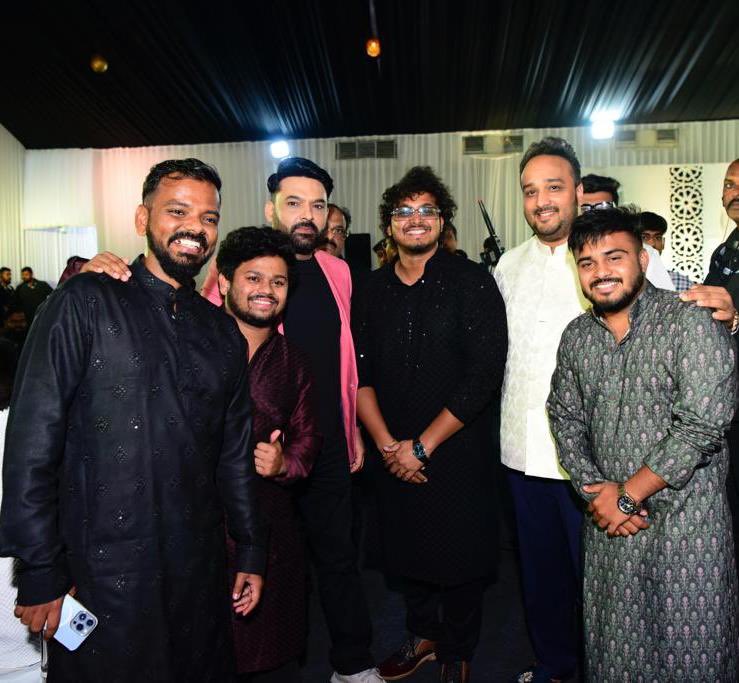 BabaSiddique's tweet image. #Iftaar2023
@KapilSharmaK9
#saurabh #neel #karan #sharavan
@zeeshan_iyc