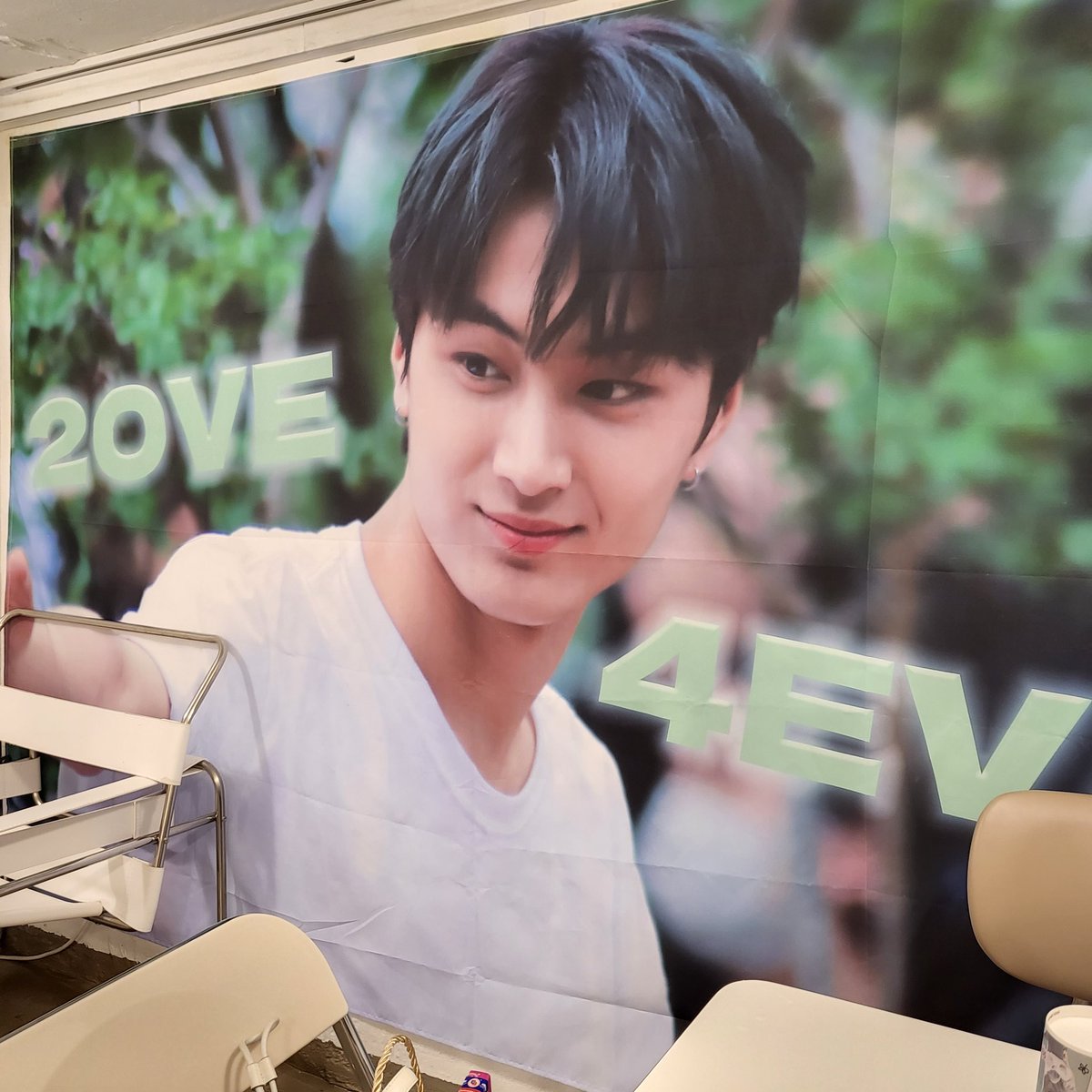 S2imk's tweet photo. 📍홍대 멜로우

띠부씰 엄청 귀여워요..
#4랑해_2_0원한순간을
#20veJAY4eva https://t.co/J1XJ51lYve