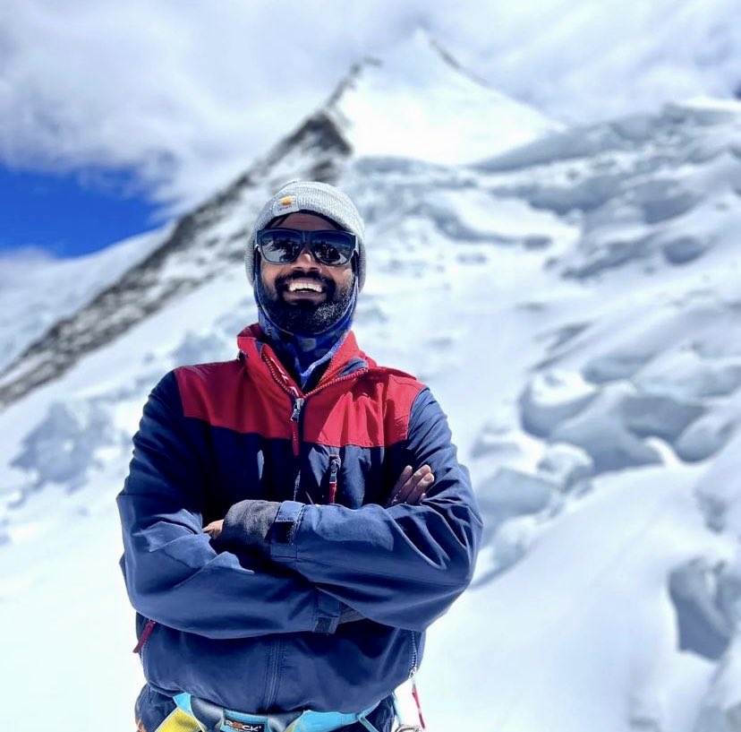 8000mThe's tweet photo. 🚨🏔Concernant le sauvetage incroyable d’Anurag Maloo sur l’Annapurna, il faut noter que les jours de l’Indien ne sont pas en danger. Pour information, 9 grimpeurs dont le Polonais Adam Bielecki ont participé au secours alors merci et bravo Messieurs, c’est incroyable ! #sport https://t.co/F0KkWzQeIG