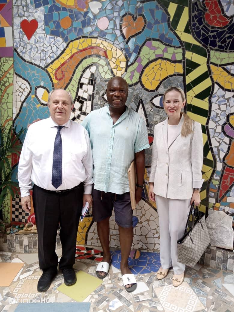 DanieladOrlandi's tweet photo. Visite de la maison musée de l'artiste togolais @jean_koumy à Lomé avec l'Envoyé spécial Mario Giro @Expo2030Roma. #TogoArt https://t.co/jgt1rncYoP