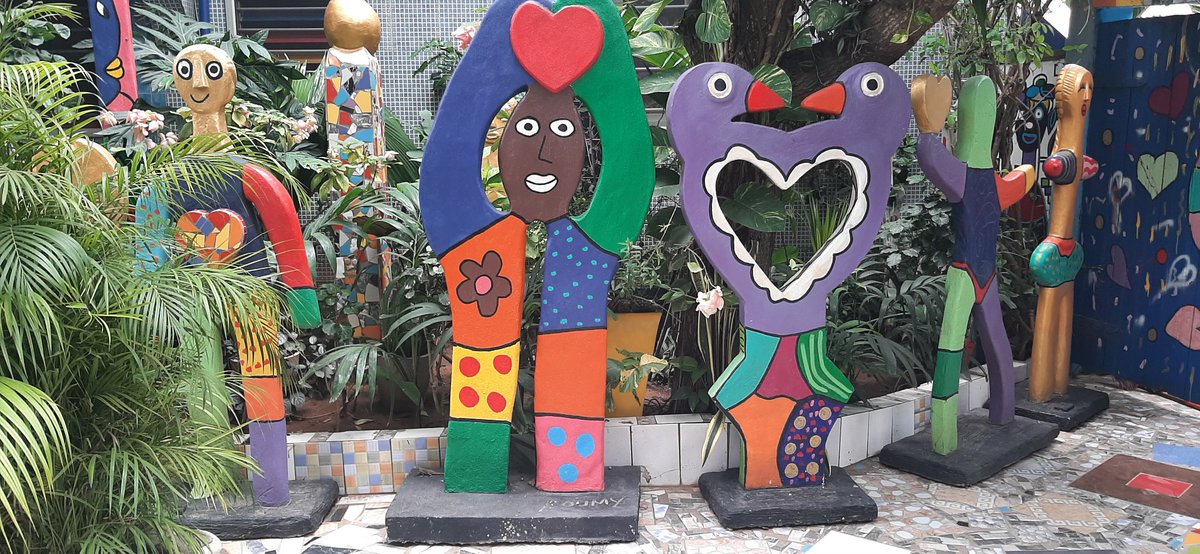 DanieladOrlandi's tweet photo. Visite de la maison musée de l'artiste togolais @jean_koumy à Lomé avec l'Envoyé spécial Mario Giro @Expo2030Roma. #TogoArt https://t.co/jgt1rncYoP