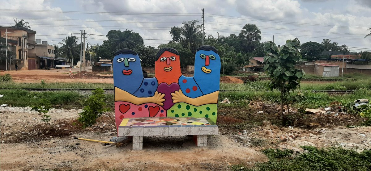 DanieladOrlandi's tweet photo. Visite de la maison musée de l'artiste togolais @jean_koumy à Lomé avec l'Envoyé spécial Mario Giro @Expo2030Roma. #TogoArt https://t.co/jgt1rncYoP