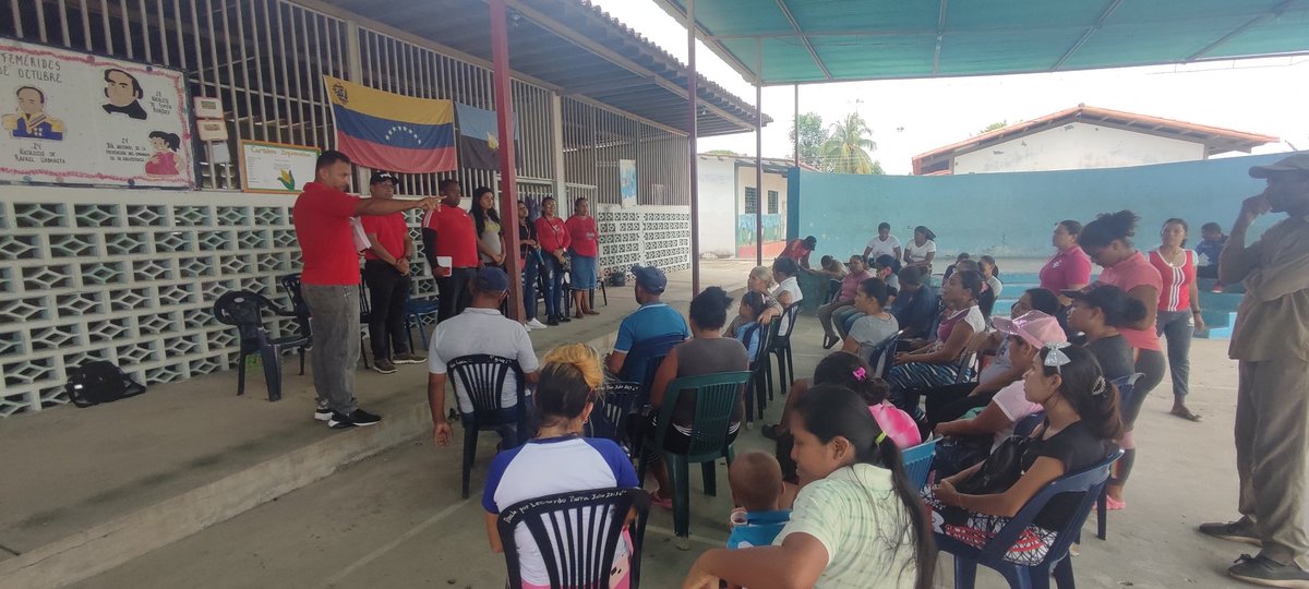 maxegonzalezp's tweet photo. Reunión con nuestra UBCH del Pino en la Parroquia Monseñor del ¡Municipio Sucre! Junto a nuestras estructuras afinando la estrategia para ir consolidando el trabajo que haremos para la Victoria del Presidente @NicolasMaduro 🚩Nosotros Venceremos! https://t.co/HlVI071fkL