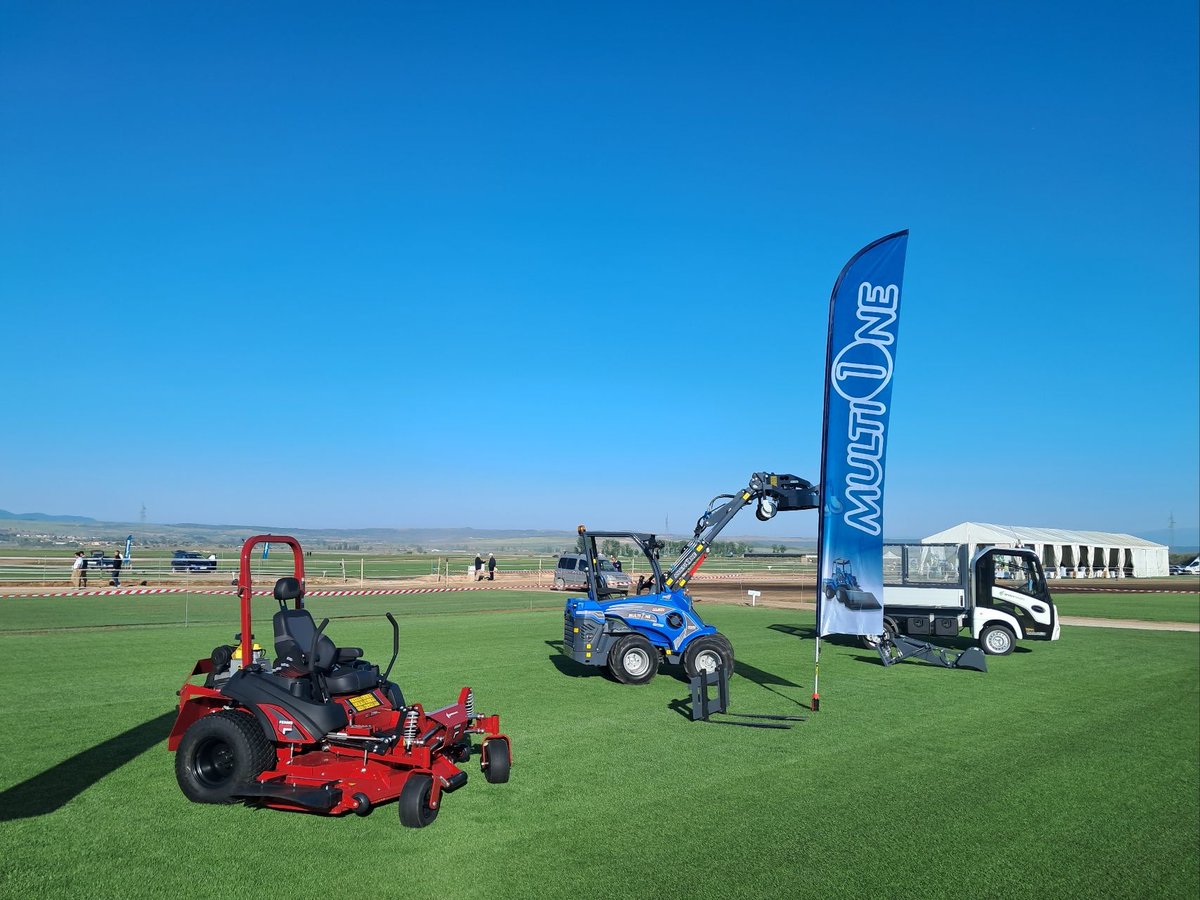greenmowers_es's tweet photo. Grenn Mowers en la demo machinery en International #TurfgrassCongress Spain 2023 .
#jacobsen #multione #ferrismowers #belrobotics #addax #cesped #golf #deporte #tepes #technologies #turfgrass #greenkeeper #jardineria #agronomist #groundsman #paisajismo #sostenibilidad https://t.co/53S7UySD26