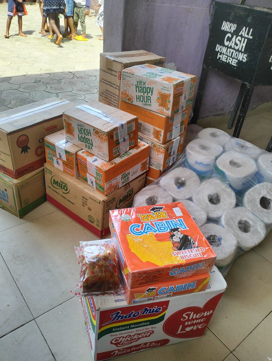 iamjeffre__'s tweet photo. What a sunny day over here in Port Harcourt. 

Well I just celebrated my b'day at the orphanage home a few mins ago.

We would commence our 4/20 Giveaway here in a few 🤞🏽

A. 1000 for 20 persons
B. 2,000 for 10 persons
C. 5,000 for 4 persons.

Majority carries the vote 🙃 https://t.co/tQUwqTZuZZ