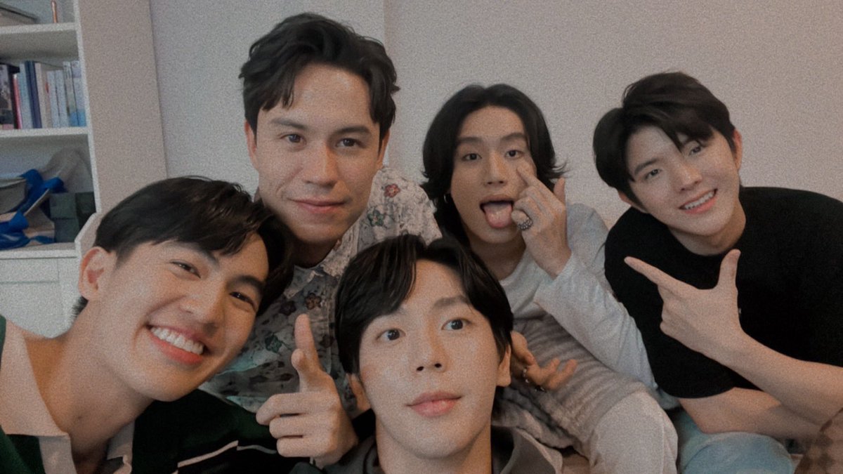 ffernder's tweet photo. รวมแก๊งส์ค่อยๆรัก #StepByStepPressVisit 18-19 เมษา สามารถดูย้อนหลังได้ตามนี้👇🏻
💙 ข่าวสด บันเทิง
https://t.co/4nCPG0Oo0O
🧡 Mellow Pop
https://t.co/szfh7mgIas
💙 EFM แฉข่าวเช้า (เริ่ม 1:24:22)
https://t.co/QfUXVNuzwL
🧡 The STANDARD POP
https://t.co/zIXmCSGcSJ
💙 รายการ แฉ (เริ่ม 1:16:30)
https://t.co/gRTPgWFJKP
#ค่อยๆรัก #StepByStep