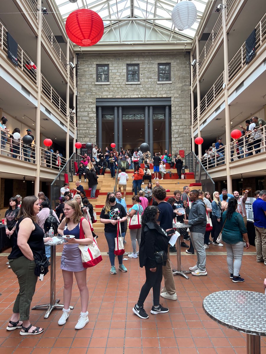 DWSchoner's tweet photo. More wonderfulness‼️
The Special Events committee of @UArts Parents & Family Council had a table at the university’s ADMIT ONE open house.
We wanted to be there for incoming students parents/families to ask questions.
.
.
.
#AdvancingHumanCreativity #UArtists #UniquelyUArts https://t.co/Amxi9cF6J7