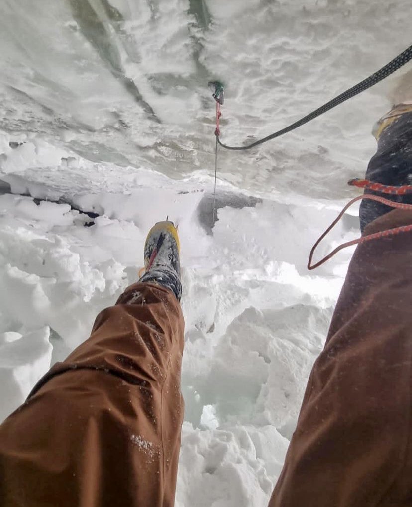 KrisAnnapurna's tweet photo. Annapurna 

📷On the photo: Adam Bielecki descending into the crevasse to rescue Anurag Maloo.

Rescuers: Dawa Sherpa, Adam Bielecki, Mariusz Hatala, Lakpa Nurbu, Chhepal, Dawa Nurbu, Lakpa, Tashi Sherpas, Nepal Army
Rescue helicopter pilot: Sobit Gauchan. 
Photos: Mingma Sherpa https://t.co/m9kFJ4lYRd
