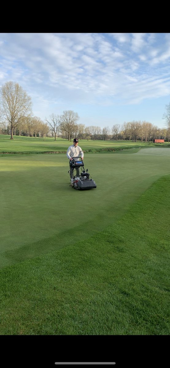 samhughes472's tweet photo. Another busy week here at TGC. Finally starting to settle in to the culture but still loving learning everyday. Fairways and Tees sprayed yesterday, big thanks to @parkerbaney and Todd for showing me the ropes and putting their trust in me! 

#golfcoursemanagement https://t.co/oIHoW2gOEx