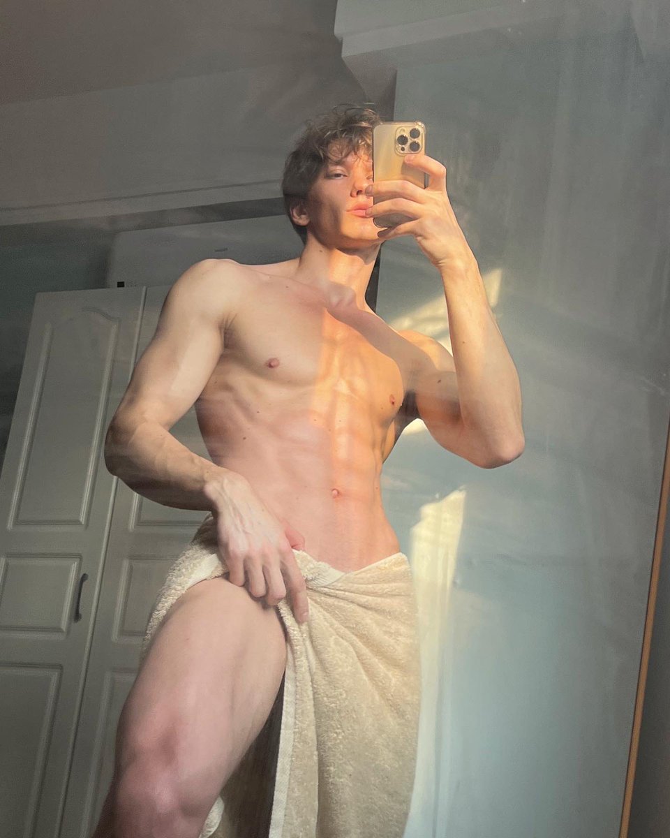 andriijock's tweet photo. beg for it 😈 t.coubjl9UiO62 