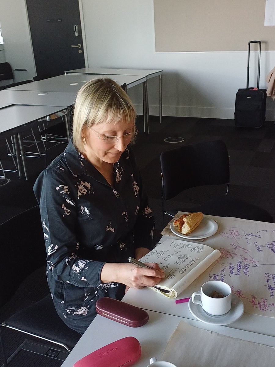 MMUResilience's tweet photo. Graphic recorder, Lou Godley documenting our session today https://t.co/H03EGJbe8i
