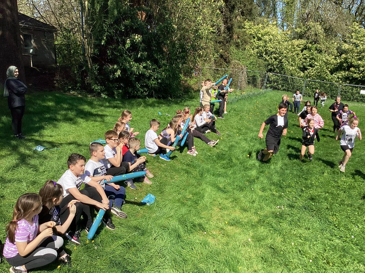 Cheering on Dosbarth Hazel <a href="/MillbrookP/">Millbrook Primary</a> <a href="/LondonMarathon/">TCS London Marathon</a> <a href="/KidneyWales/">Kidney Wales</a>