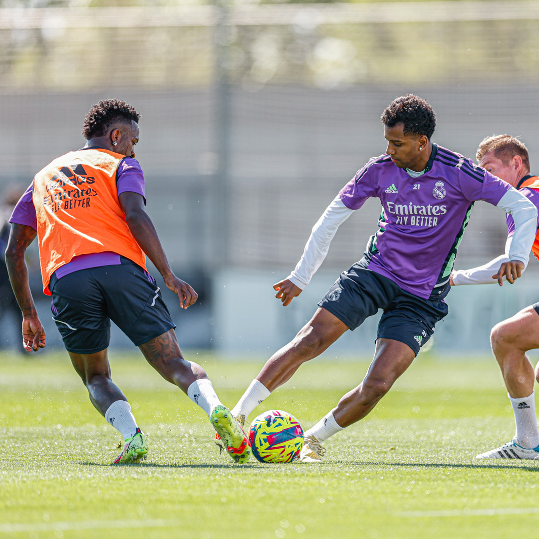 realmadrid's tweet photo. ☀️ ¡Buenos días, #Madridistas! ☀️
🔝 @ViniJr
⚡ @RodrygoGoes
🌱 #RMCity https://t.co/aitwSyWAkS
