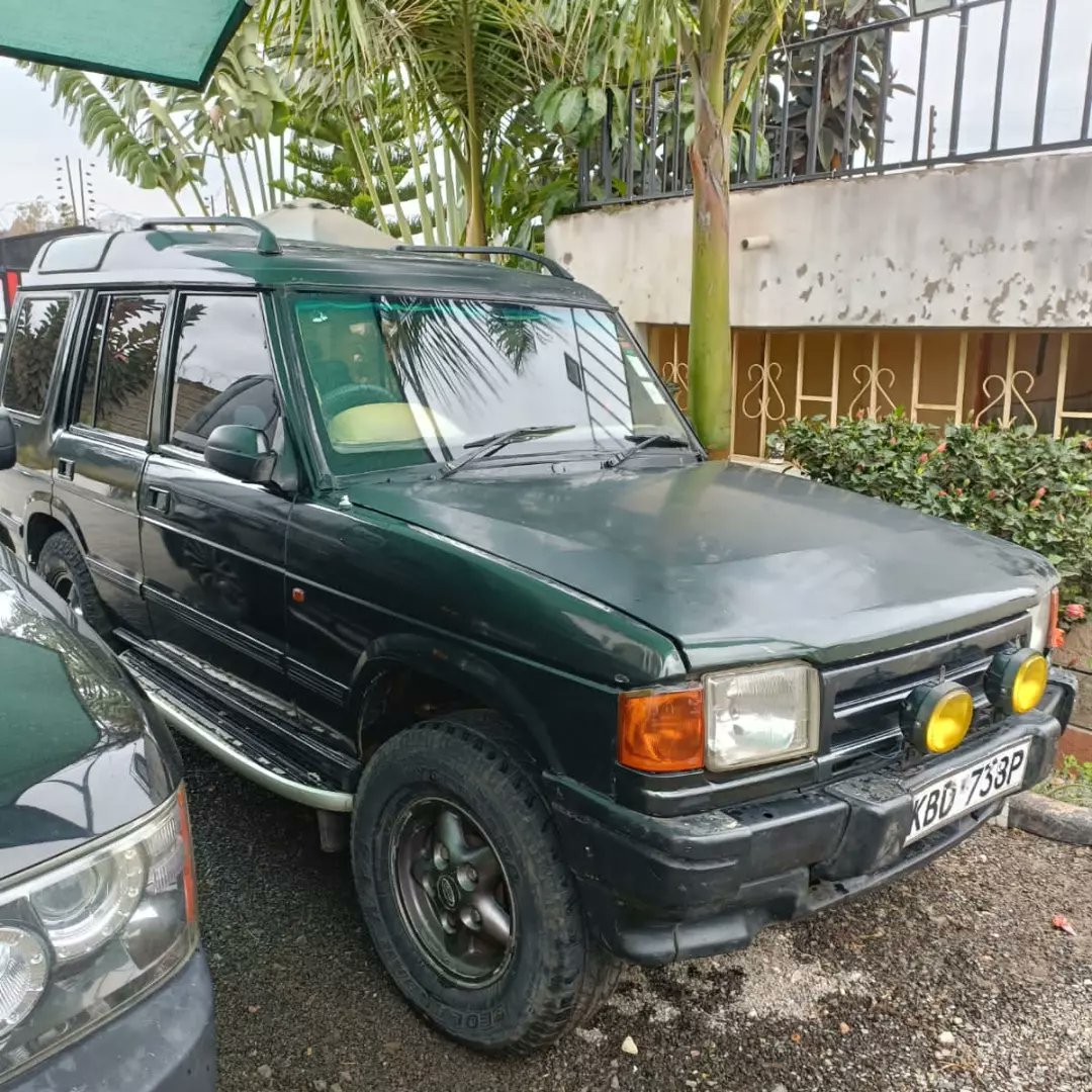 WilliamscorpC's tweet image. Landrover Discovery v8i 1999
[GOOD PRICING].
[Reduced Price x2].

&amp;gt; Auto.
&amp;gt; 3900 cc.
&amp;gt; Petrol.
&amp;gt; Twin Sunroof.
&amp;gt; Fully Loaded.
&amp;gt; Odo Reading - 261,000 Kms Avg.

*Clean Interior.
*Runs Smoothly.

Contact us..
William - 0718821282