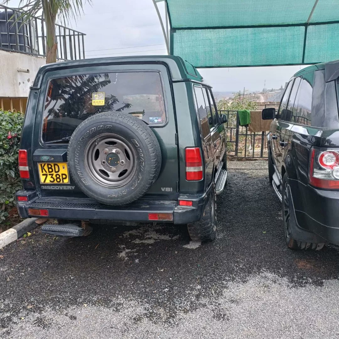 WilliamscorpC's tweet image. Landrover Discovery v8i 1999
[GOOD PRICING].
[Reduced Price x2].

&amp;gt; Auto.
&amp;gt; 3900 cc.
&amp;gt; Petrol.
&amp;gt; Twin Sunroof.
&amp;gt; Fully Loaded.
&amp;gt; Odo Reading - 261,000 Kms Avg.

*Clean Interior.
*Runs Smoothly.

Contact us..
William - 0718821282