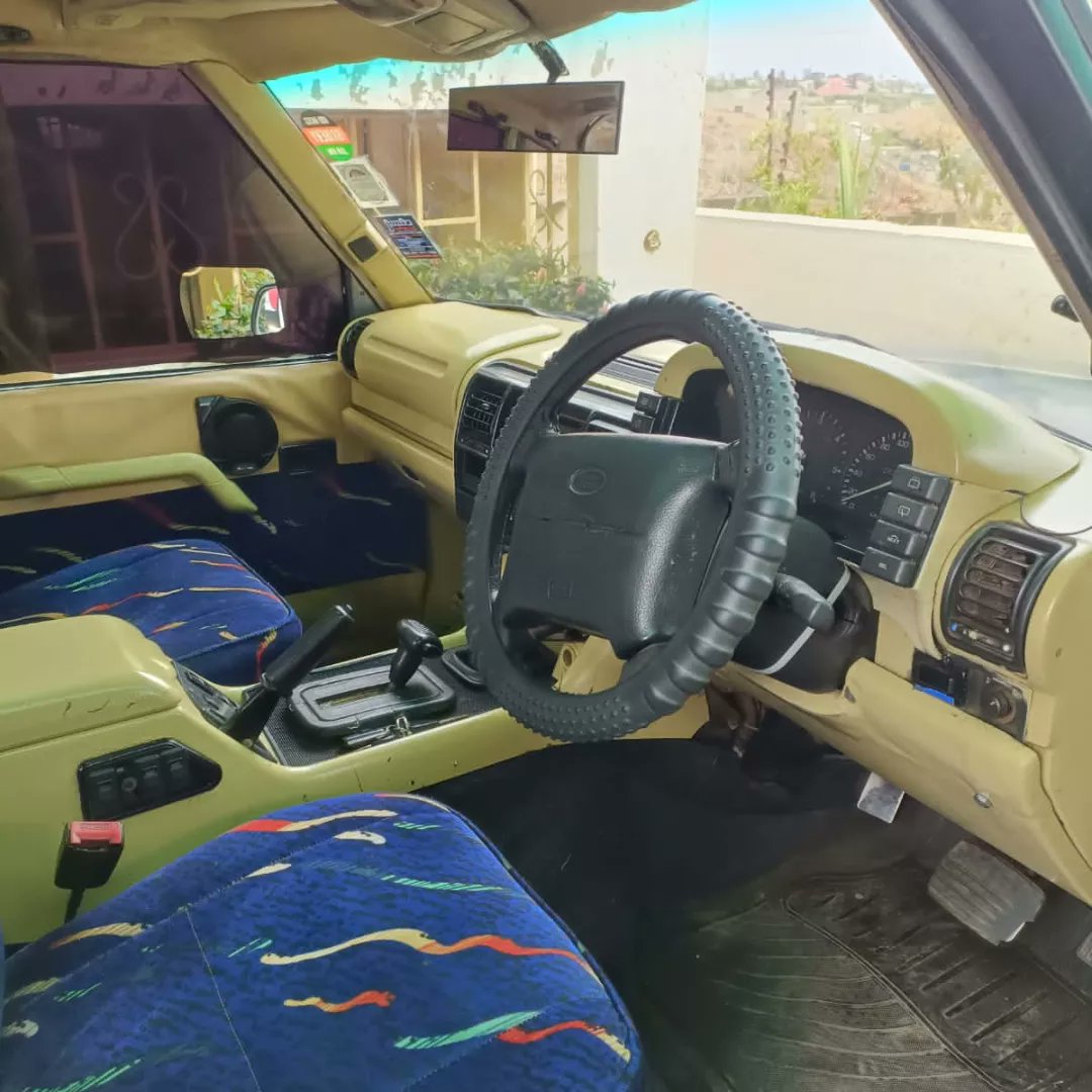 WilliamscorpC's tweet image. Landrover Discovery v8i 1999
[GOOD PRICING].
[Reduced Price x2].

&amp;gt; Auto.
&amp;gt; 3900 cc.
&amp;gt; Petrol.
&amp;gt; Twin Sunroof.
&amp;gt; Fully Loaded.
&amp;gt; Odo Reading - 261,000 Kms Avg.

*Clean Interior.
*Runs Smoothly.

Contact us..
William - 0718821282