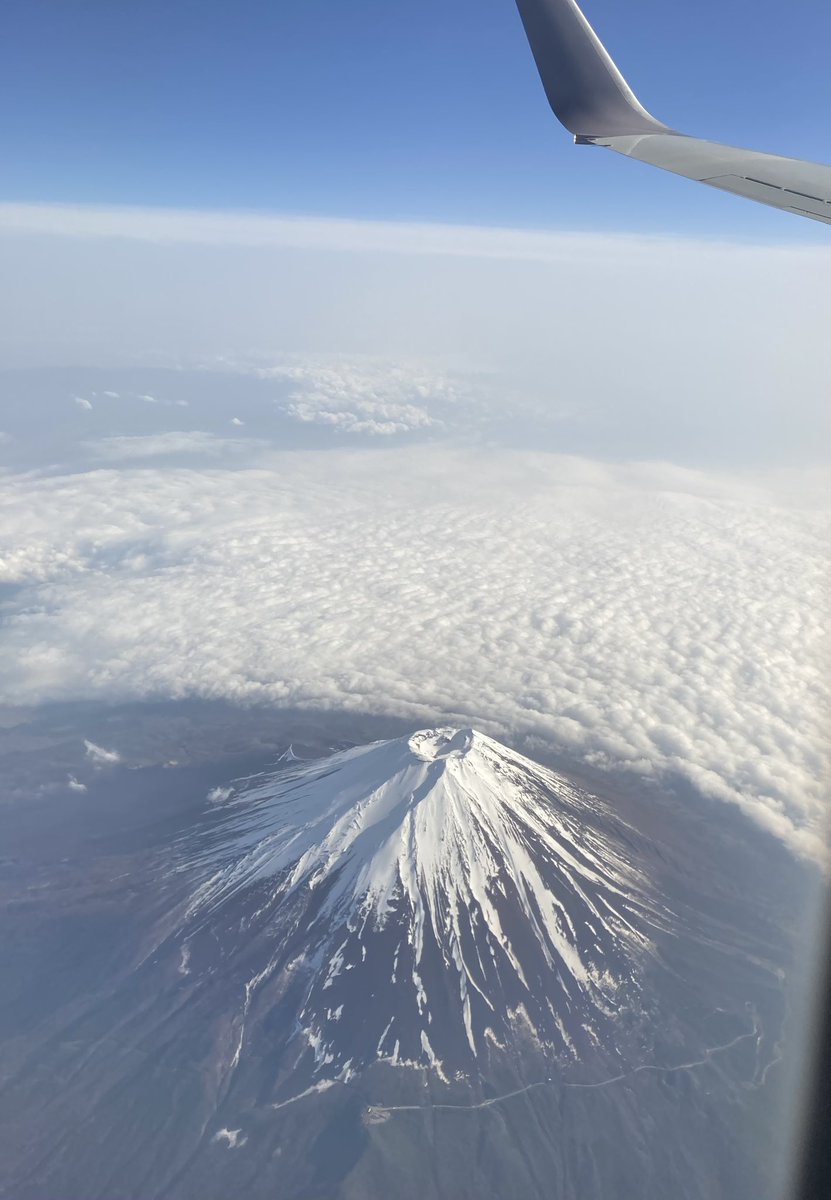 snake_komaje's tweet photo. 出張帰り
20000feetからの富士山 https://t.co/MaAmbNmoQB