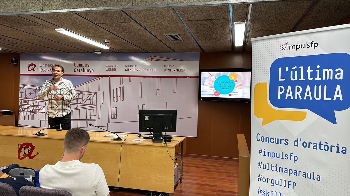 Els alumnes han acabat les presentacions, ara és el torn de l'exposició dels professors, que ens parlaran de la presència de les TAC en l'FP.
<a href="/educaciocat/">Educació</a> <a href="/catFPx/">@catFPx</a> 
#impulsfp #ultimaparaula #orgullFP #skillscomunicacio