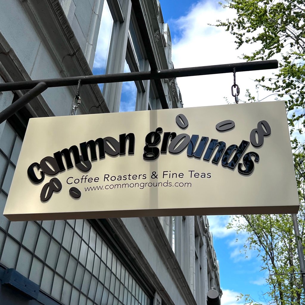 TheShopsatYale's tweet photo. Good morning New Haven! 🎉 We have great news - Common Grounds Coffee Roasters & Fine Teas on York Street is now open! 🎉
📍 276 York Street, New Haven — next to Pedals Smoothie & Juice Bar and Ashley's Ice Cream.
#TSAY #NHV #downtownNHV https://t.co/WkwKa6IWeM