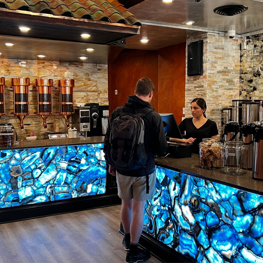 TheShopsatYale's tweet photo. Good morning New Haven! 🎉 We have great news - Common Grounds Coffee Roasters & Fine Teas on York Street is now open! 🎉
📍 276 York Street, New Haven — next to Pedals Smoothie & Juice Bar and Ashley's Ice Cream.
#TSAY #NHV #downtownNHV https://t.co/WkwKa6IWeM