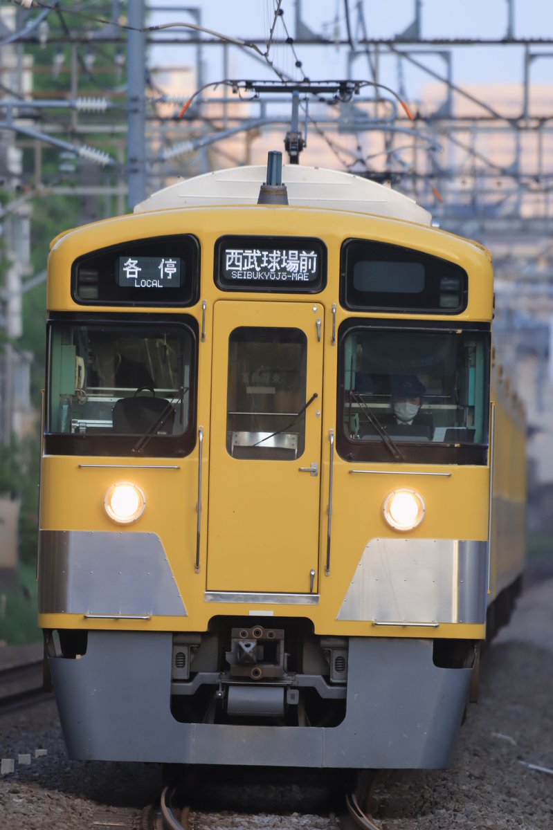 SI_OER's tweet photo. 4/20
前パンは見られなくなったけど、黄色いうるさい電車は健在 https://t.co/x0ZU5butJR