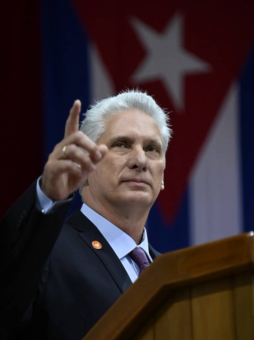 AsambleaCuba's tweet photo. Esteban Lazo, pdte. de @AsambleaCuba🇨🇺: "A pocas horas de haber vivido nueva jornada histórica para la Patria del Aniversario 62 de la Victoria de Girón y la Sesión Constitutiva de la X Legislatura de la @AsambleaCuba, felicitamos a @DiazCanelB por su cumpleaños este 20 de abril" https://t.co/iD9hSY4erT