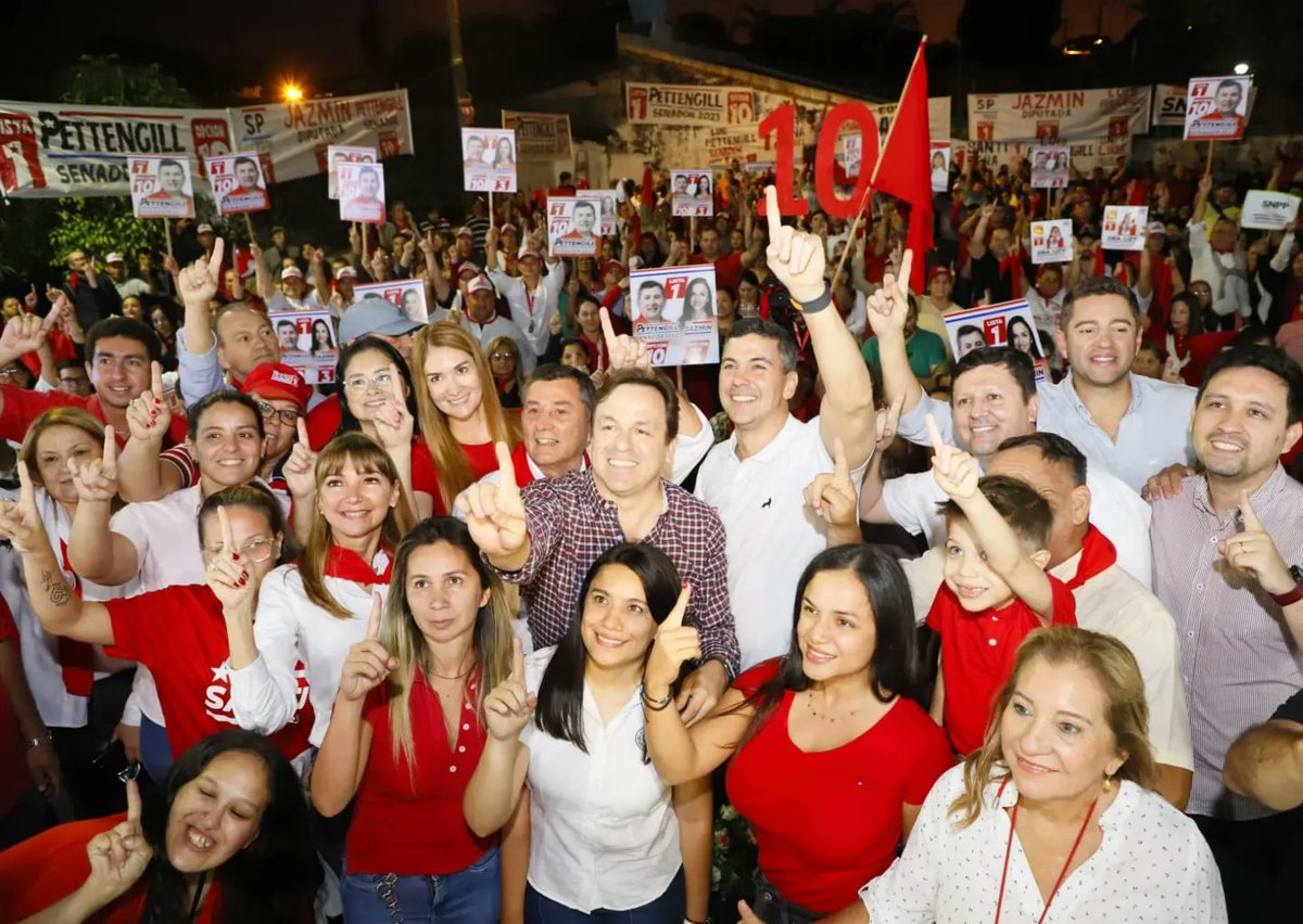OviedoFidel's tweet photo. "Toda la fuerza y la energía de la #Lista1 en cierre de campaña en Fernando de la Mora" del Candidato a Senador #Lista1 #Opcion10 @luis_pettengill con @SantiPenap @Carlabacigalupo, Edgar Quintana, @EColman11 y líderes "que apoyan la fuerza del trabajo" https://t.co/nKWyOINe2p