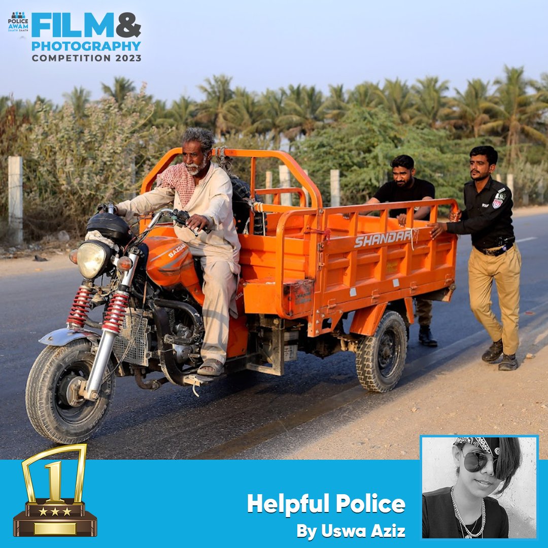 PasbanAwam's tweet photo. 🥇 First prize of Rs. 10,000 goes to the talented Uswa Aziz for their #photograph called "Helpful Police". This photograph captured the essence of a positive #PoliceAwam relationship, as the police officer helps an elderly man start his motorbike. It's heartwarming & impactful❤️ https://t.co/QcVfAiJsnQ
