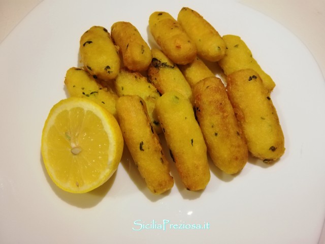SiciliaPreziosa's tweet photo. La #ricetta e i consigli da seguire per fare i #cazzilli palermitani e i #segreti per non farli aprire...https://t.co/GrCrYQRUEa
#ricette #cucina #cibo #streetfood #Food #foodfriday #Foodie #Sicilia #Sicily #Palermo https://t.co/aXPPa5RGBr