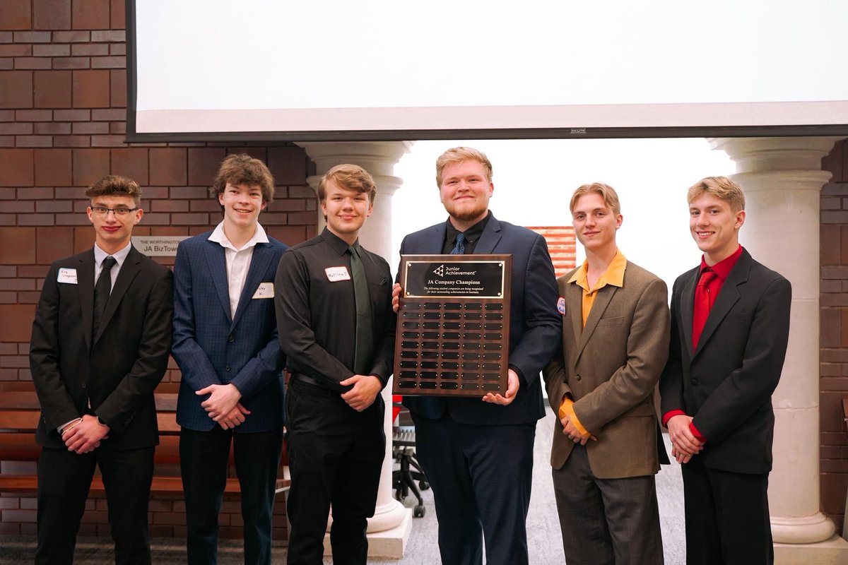 Students in our Entrepreneurship class competed at the Junior Achievement Company Program Pitch Day…AND WON! Congrats to Team Empirical Clothing 👏🏻