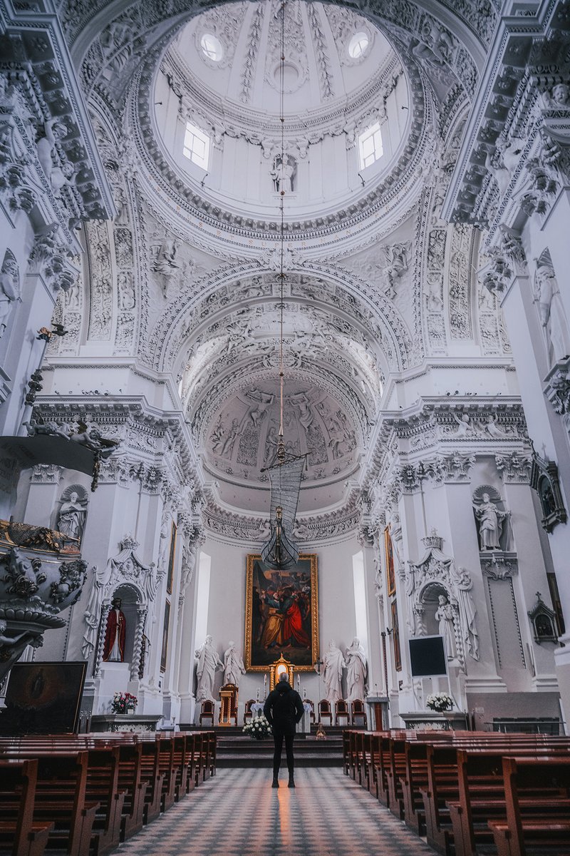 GoVilnius's tweet image. The Church of St. Peter and St. Paul is a breathtaking oasis located in Antakalnis, one of the greenest neighbourhoods in the city 🌳. A few years ago, it was even voted as one of the most beautiful churches in the world. Do you agree?

📷 by Patryk Biegański