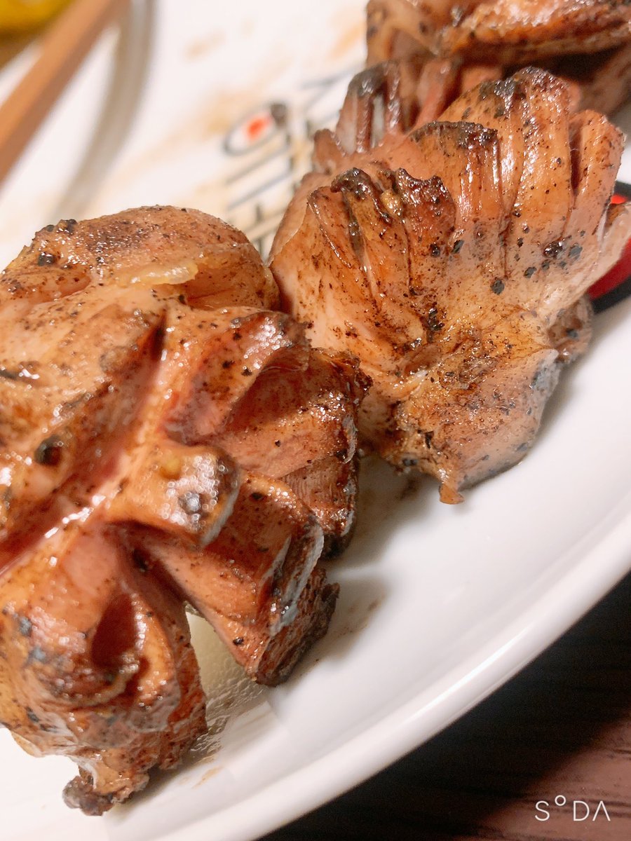 砂肝が安くなってたので、買って切って食ったです(っ'ヮ'c)＜ｵｲｼｨｨｨｨ

この切り方が食べやすめ…しかし顎がwww
量が割とあるゆえにwww顎がwww
筋トレだと思って美味しく頂こう。

 #藍猫亭 https://t.co/17LGDWP20F