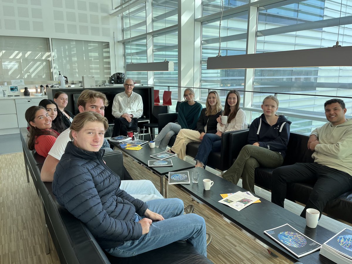 pkselbo's tweet photo. Ullern High School research line students on visit in our lab. #HappyStudents #HappyMentor #FutureScientists #Photobiology ⁦@radforsk⁩ ⁦@OsloCancer⁩ https://t.co/gCSiNssHQN