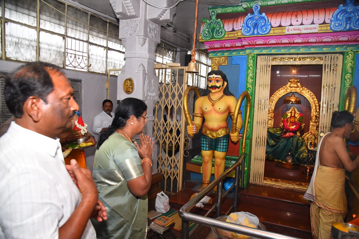 Koppulaeshwar1's tweet photo. హైదరాబాద్ బాల్కంపేట ఎల్లమ్మ దేవాలయంలో ప్రత్యేక పూజలు నిర్వహించడం జరిగింది.. https://t.co/jG0DqWHLDm