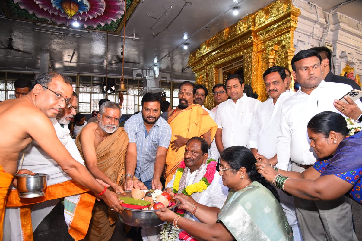 Koppulaeshwar1's tweet photo. హైదరాబాద్ బాల్కంపేట ఎల్లమ్మ దేవాలయంలో ప్రత్యేక పూజలు నిర్వహించడం జరిగింది.. https://t.co/jG0DqWHLDm