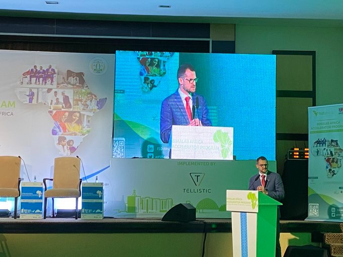 VerdureClimate's tweet image. The goal of the program is to create a unicorn! A unicorn is an valuation of 1 Billion USD

"To the ventures here. You're the heroes &amp;amp; center of attention. My 2 coin advice to you is perseverance;Persevere! Boldness; Be Bold!" 
#Bimalab @kmassingham
 Director of Risk 
@FSDAfrica