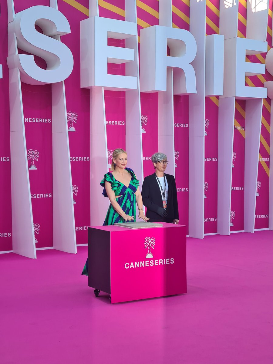 Merci <a href="/CANNESERIES/">CANNESERIES</a> pour l'invitation 💖 🧛🏽‍♂️ #buffy #buffythevampireslayer #buffycontrelesvampires #sarahmichellegellar #série #culte #tv #90s #canneseries #télé #tvshow #icon