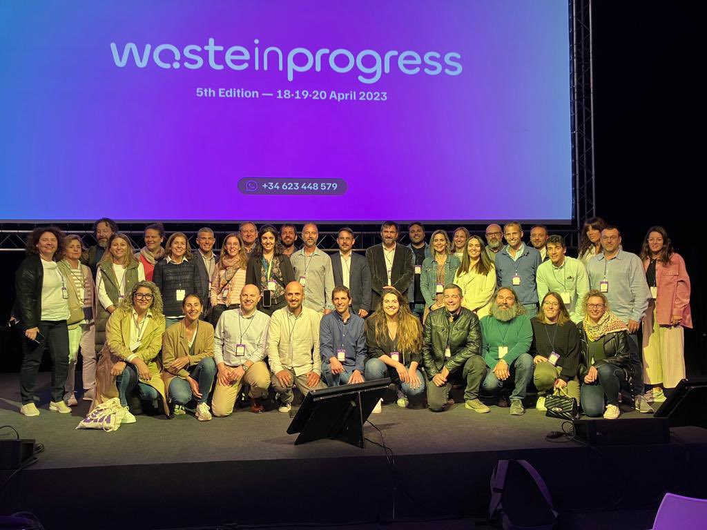 sebastiallodra's tweet photo. Al @wasteinprogress 2023 coneixent experiències de ♻️ reciclatge i prevenció d’arreu d’Europa. Tres eixos:
📲 tecnología i oportunitats
⚖️ aspectes legals
💛💚💙🩶🤎 motivació i aspectes conductuals.
#TuTries https://t.co/wUvMQQGfrR