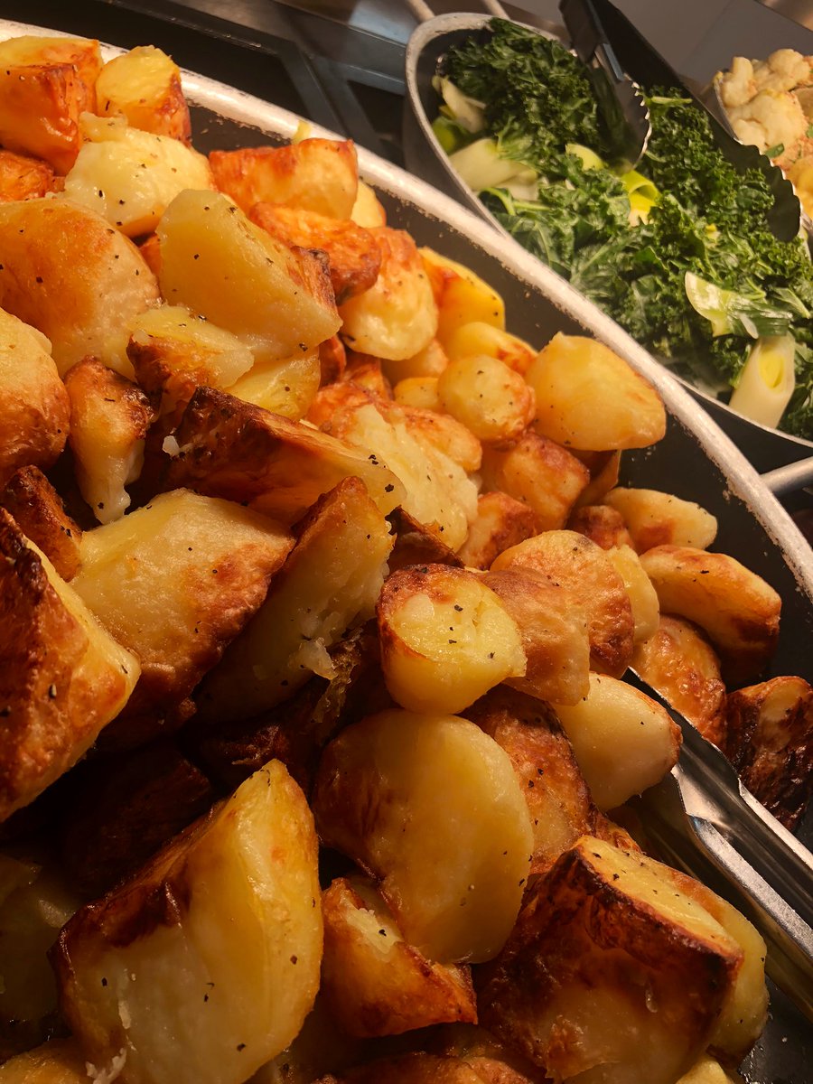 ChefEdwards68's tweet image. It’s Thursday which means Roast Day!!! @Welly_Community @TimFurn @SodexoUK_IRE @suniyah09 👨🏼‍🍳😎👨🏼‍🍳😎