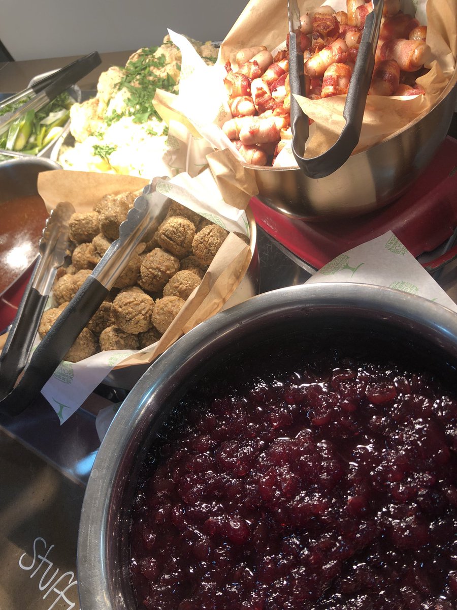 ChefEdwards68's tweet image. It’s Thursday which means Roast Day!!! @Welly_Community @TimFurn @SodexoUK_IRE @suniyah09 👨🏼‍🍳😎👨🏼‍🍳😎